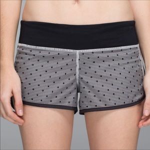 Lululemon shorts size 6